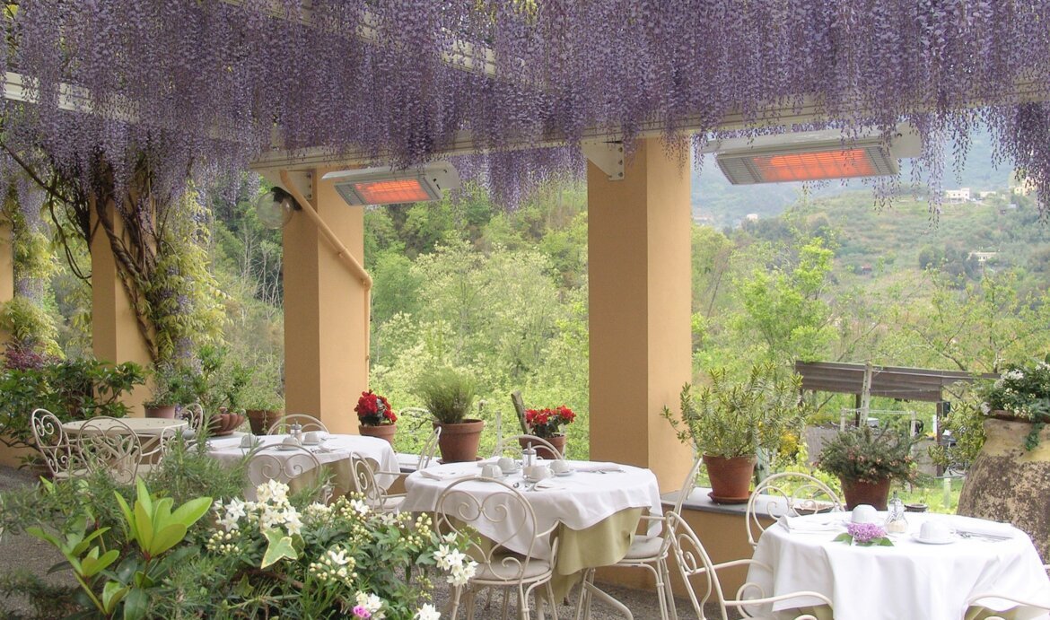 Spot Radiant Heater Restaurant Terrace by Heatscope 03.jpg